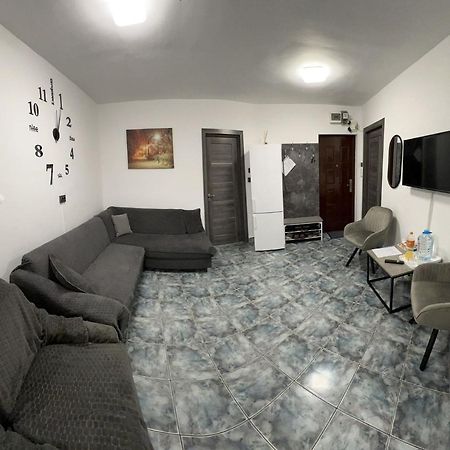 Ene Apart Oradea Free Parking מראה חיצוני תמונה