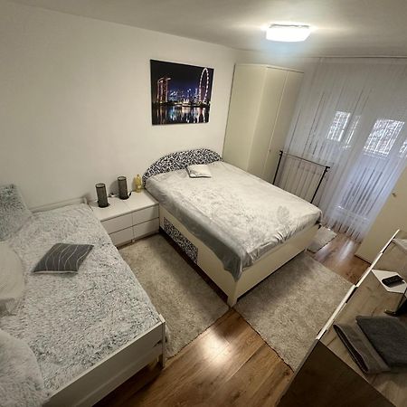 Ene Apart Oradea Free Parking מראה חיצוני תמונה
