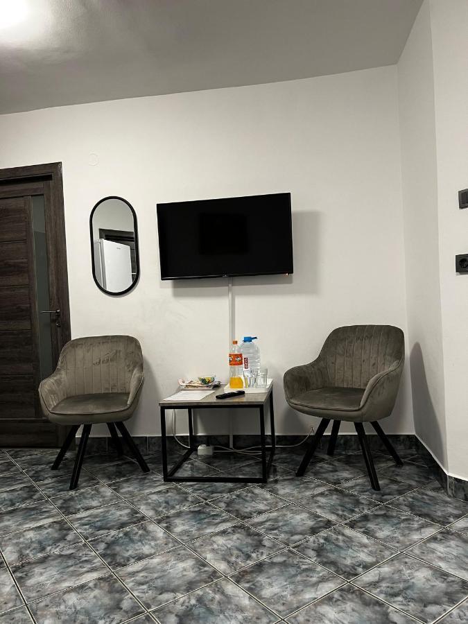 Ene Apart Oradea Free Parking מראה חיצוני תמונה